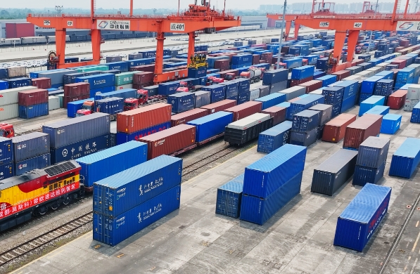干散貨船運(yùn)運(yùn)費(fèi)是連接全球貿(mào)易重要紐帶，價(jià)格變動(dòng)牽動(dòng)無(wú)數(shù)商家神經(jīng)